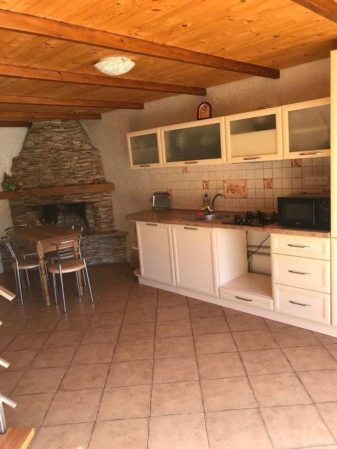 Vacation Home Yabluniv Exterior foto